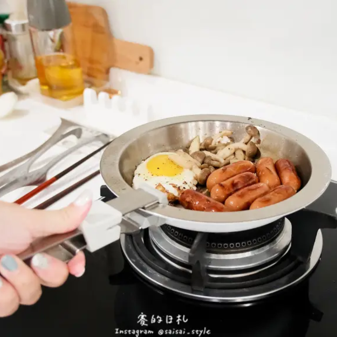 𝗠𝗮𝗸𝗘𝗮𝘁 𝗣𝗔𝗡 不僅能帶出門當露營用品,煮完直還能接上桌跟媽媽一起享受飯後時光 ✨