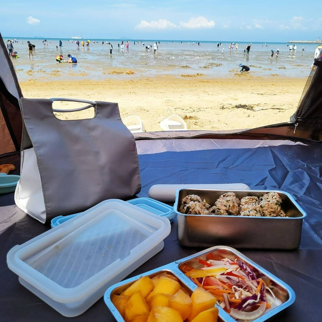 一款大人小孩可以一起用的便當盒，夏季海邊野餐一起用！BY 喜娜與小眼睛喔爸在韓國